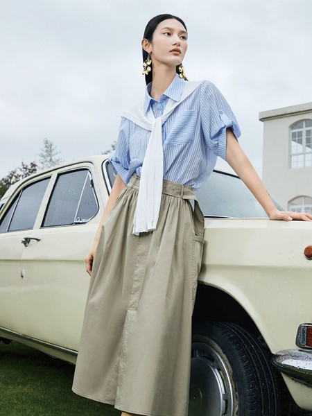 香影女装2023春夏季蓝色衬衫