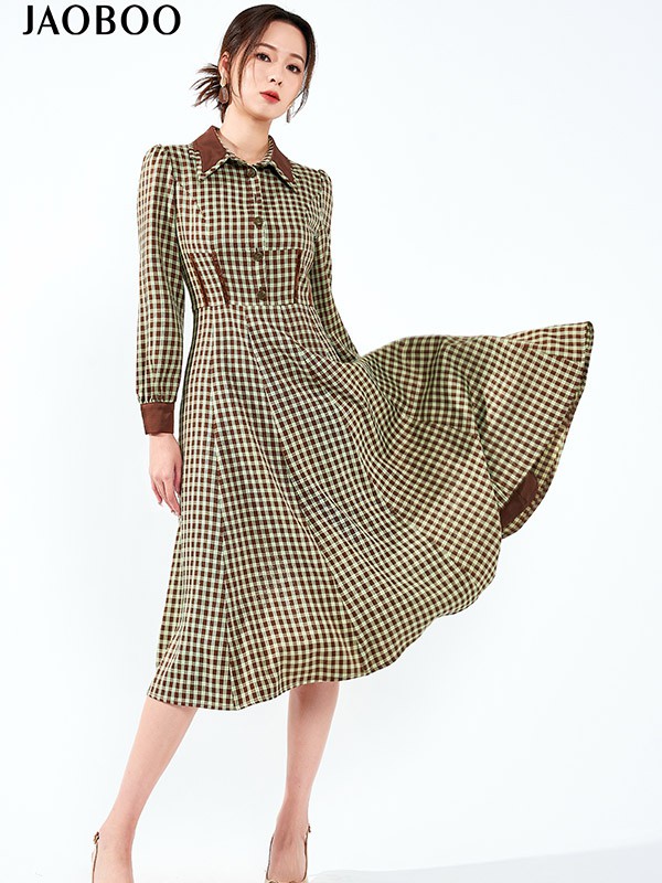 乔帛女装2023春夏季棕色衬衫裙