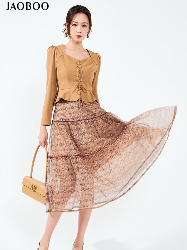 乔帛女装2023春夏季棕色针织衫