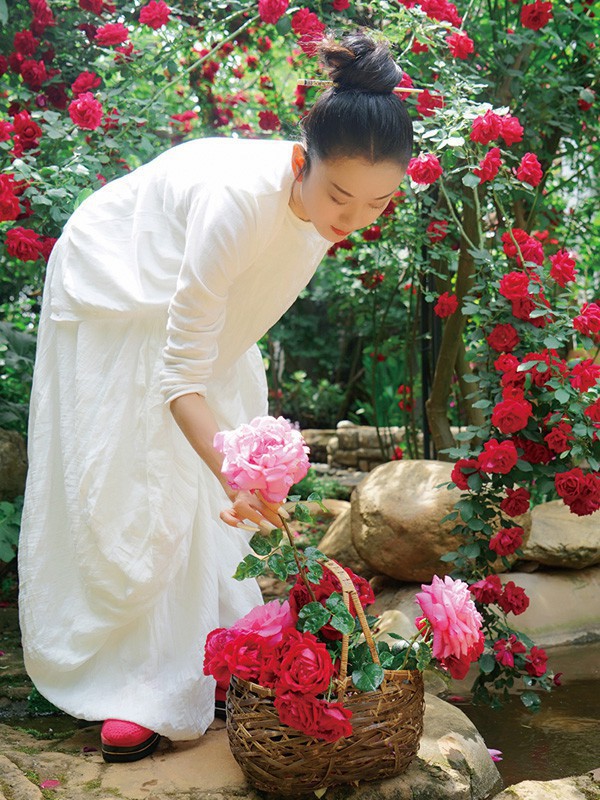 雀云裳女装2023春夏季白色连衣裙