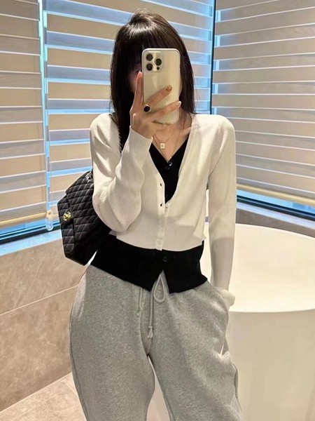 所季2023春夏季白色针织衫