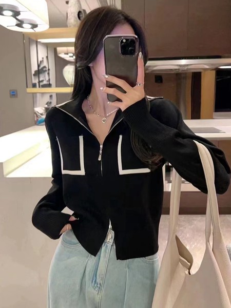 所季2023春夏季黑色针织衫