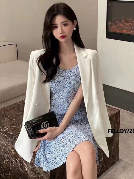 所季2023春夏季蓝色吊带裙