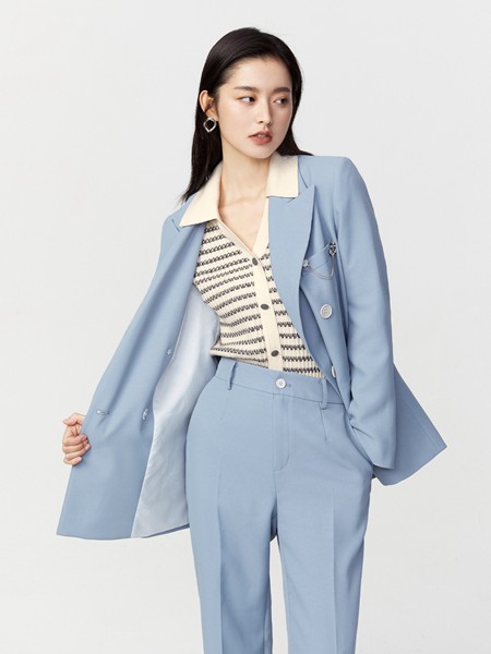 衣莱尔女装2022秋冬季蓝色西装