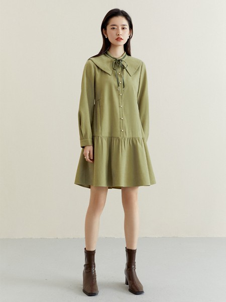 衣莱尔女装2022秋冬季绿色衬衫裙