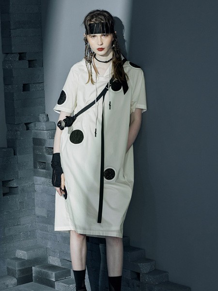 日着女装2023春夏季白色连衣裙