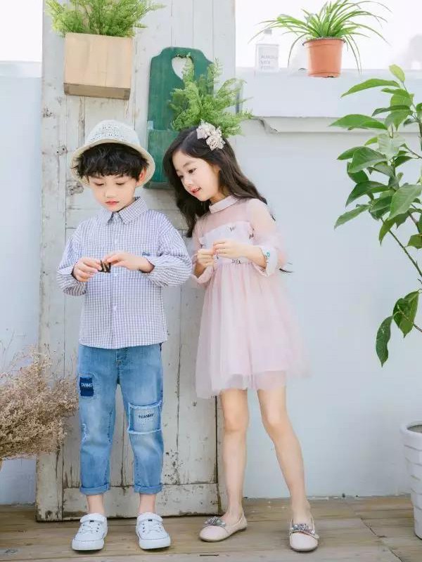 恋沐童装2023春夏季粉色连衣裙