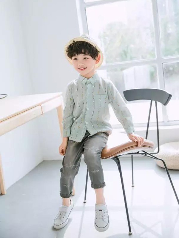 恋沐童装2023春夏季白色衬衫