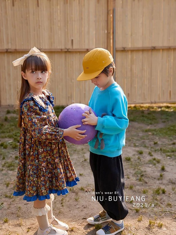 妞·布衣坊2022秋冬季蓝色T恤