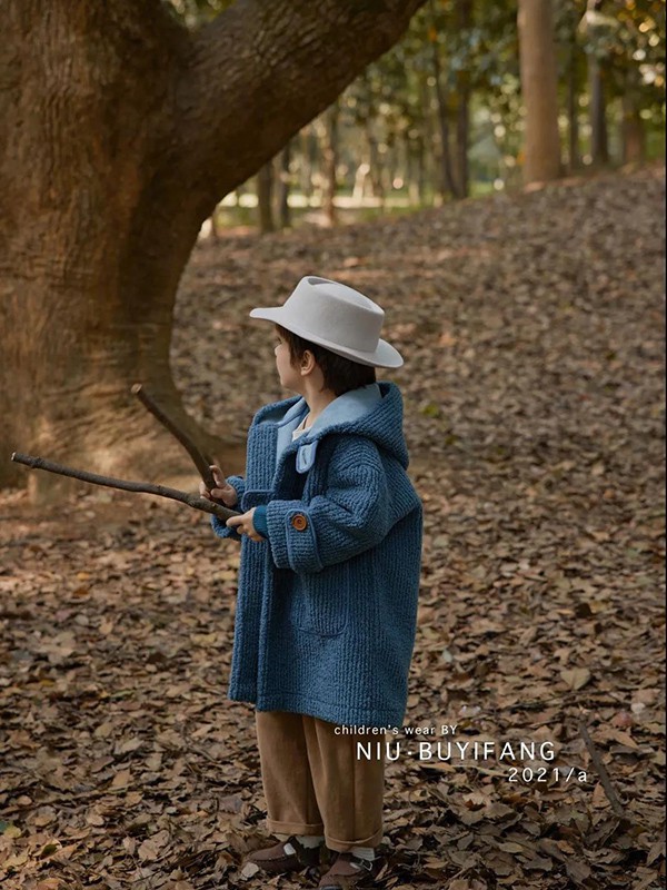 妞·布衣坊2022秋冬季蓝色大衣