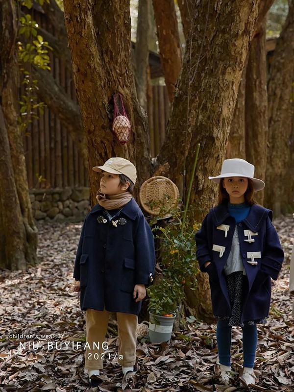 妞·布衣坊2022秋冬季藏蓝色大衣