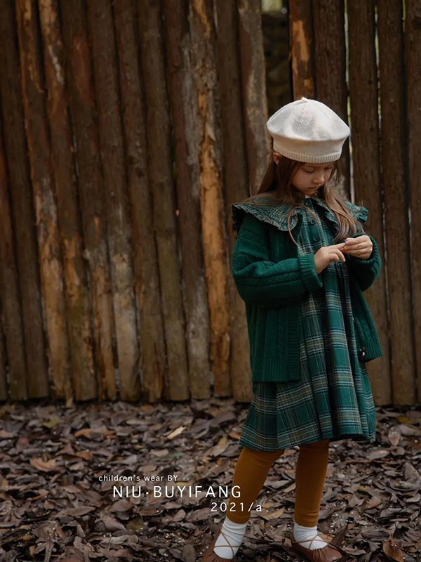 妞·布衣坊童装2022秋冬季绿色连衣裙