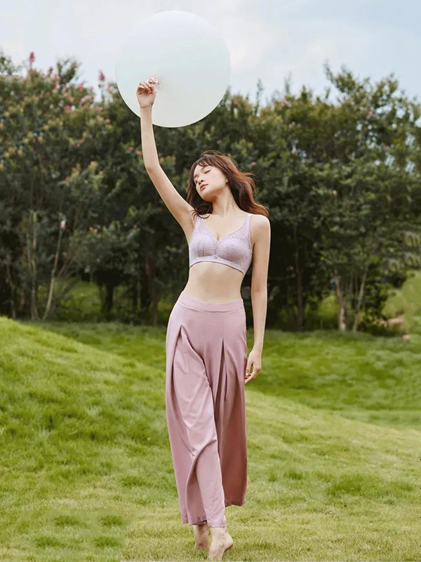 卡她2023春夏季灰色时尚内衣