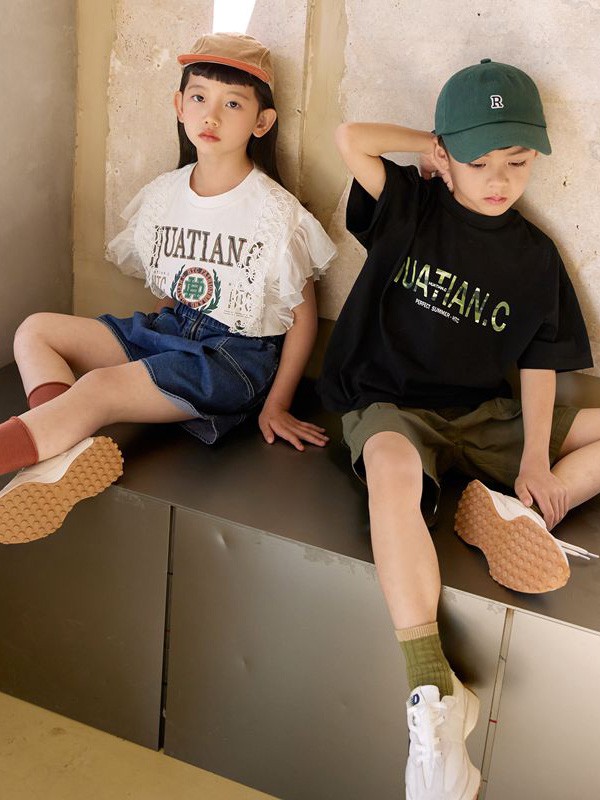 花田彩童装2023春夏季黑色T恤