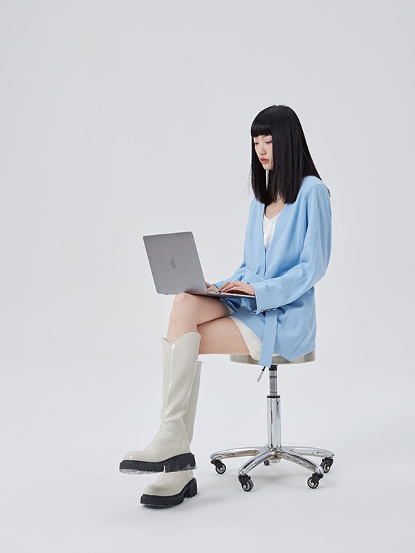 艾莱依羽绒服2023春夏季蓝色西装