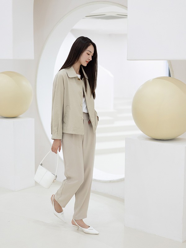 艾莱依羽绒服2023春夏季米色长裤