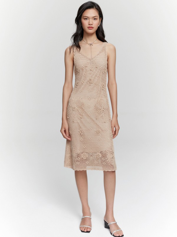 爱丽娜米罗2023春夏季裸色吊带裙