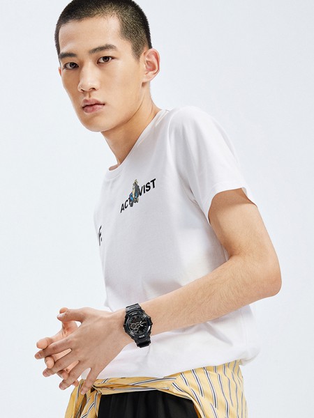 马克华菲2023春夏季白色T恤