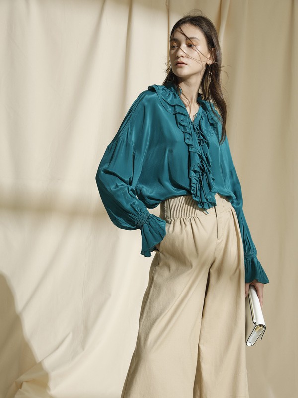 衣之吻女装2023春夏季绿色衬衫