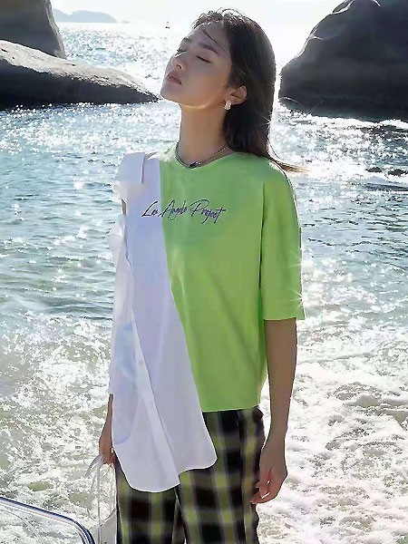 衣之吻女装2023春夏季绿色T恤