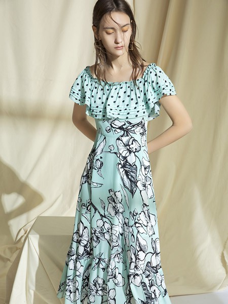 衣之吻女装2023春夏季绿色连衣裙