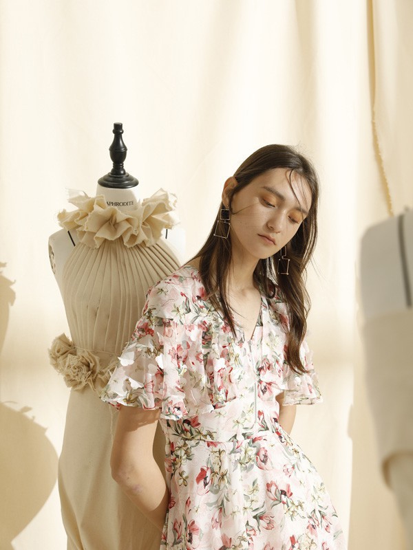 衣之吻女装2023春夏季白色衬衫裙