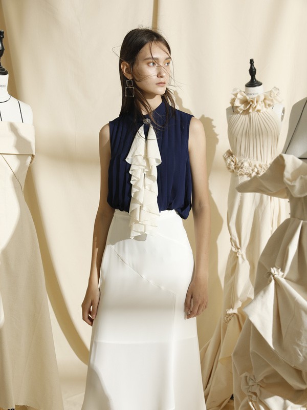 衣之吻女装2023春夏季白色连衣裙