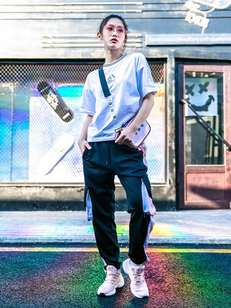 贵人鸟2023春夏季白色T恤