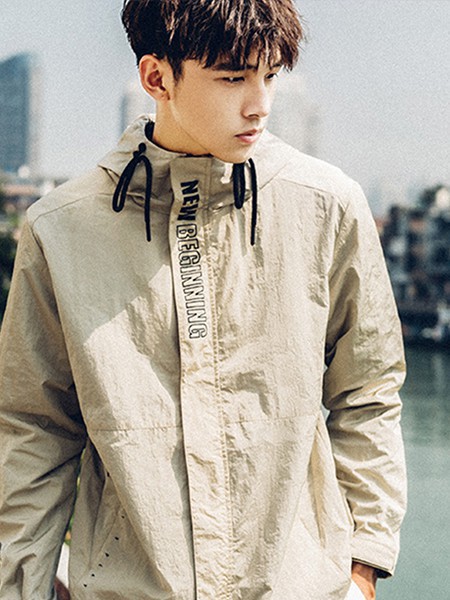 贵人鸟运动装2023春夏季卡其色外套