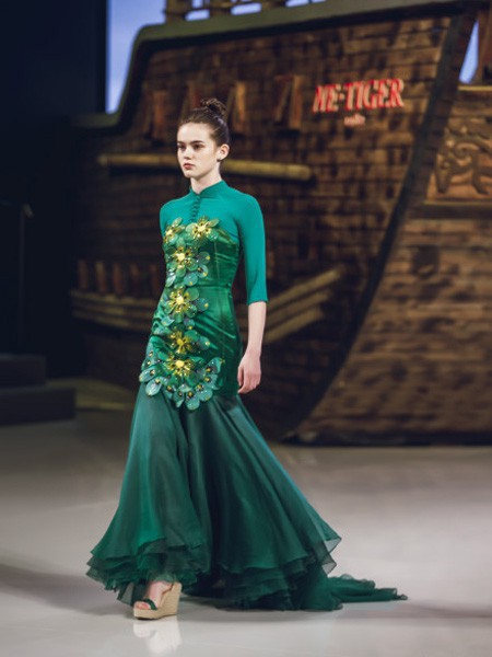 东北虎皮革2023春夏季绿色纱裙