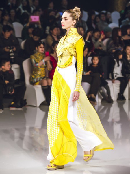 东北虎皮革2023春夏季黄色阔腿裤