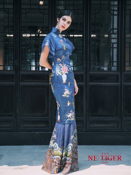 东北虎皮革2023春夏季蓝色旗袍