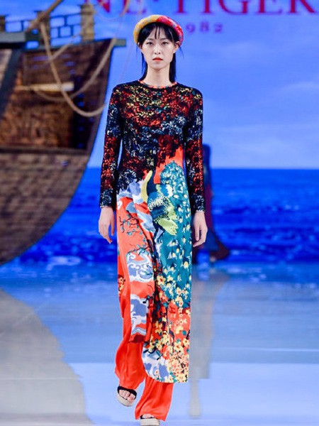 东北虎皮革2023春夏季黑色连衣裙