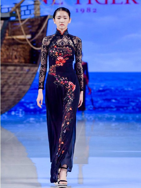 东北虎皮革2023春夏季黑色连衣裙