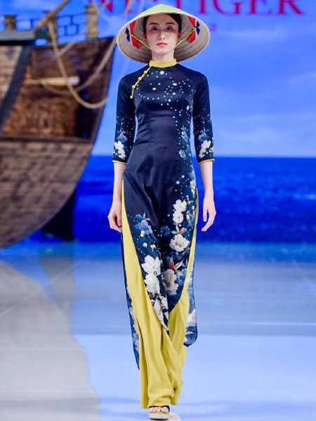 东北虎皮革2023春夏季藏蓝色连衣裙