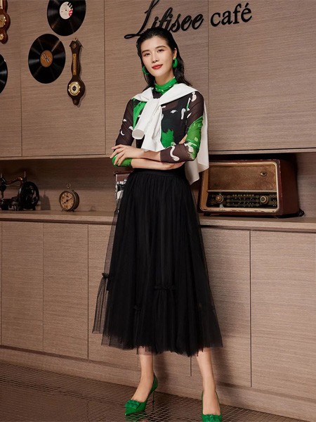 粉蓝女装2023春夏季黑色纱裙