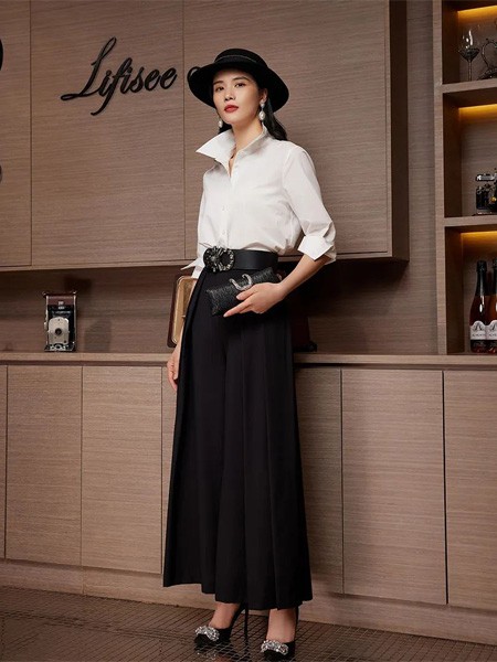 粉蓝女装2023春夏季黑色百褶裙