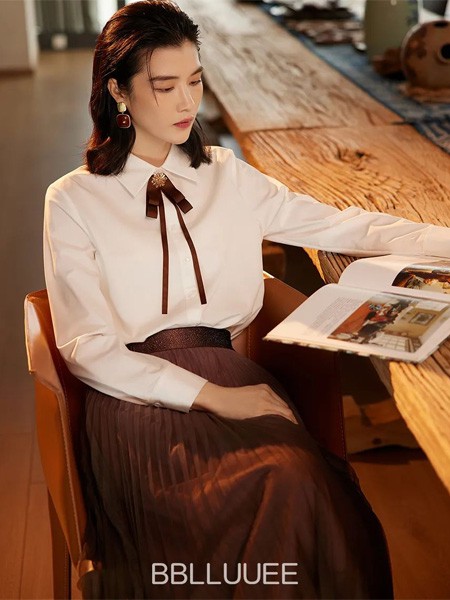 粉蓝女装2023春夏季白色衬衫