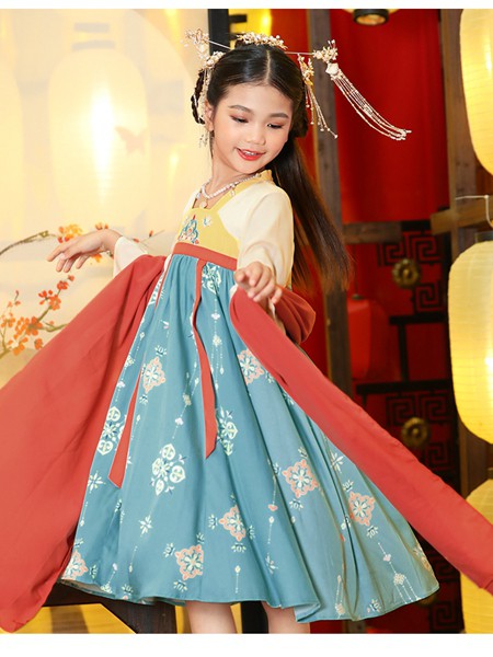 汪小荷2023春夏季蓝色连衣裙