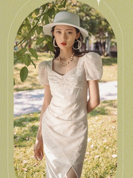 威杰思男装2023春夏季白色连衣裙