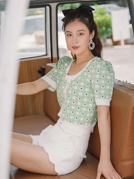 威杰思男装2023春夏季白色短裤