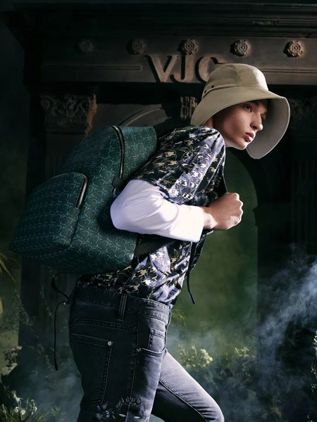 威杰思男装2023春夏季白色T恤