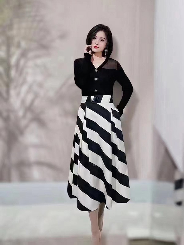 芭蒂娜2023春夏季白色长裙