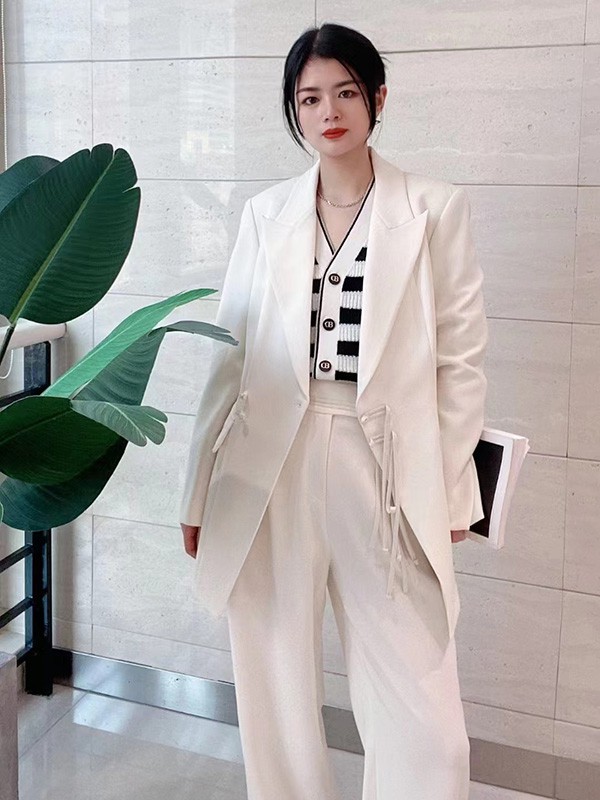 芭蒂娜2023春夏季白色西装