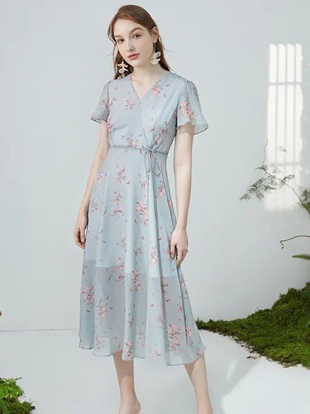 臣枫女装2023春夏季灰色连衣裙