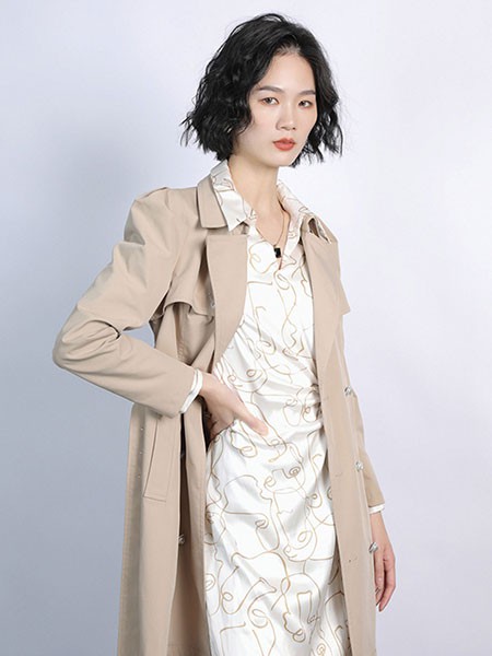 伊华欧秀女装2022秋冬季米色吊带裙