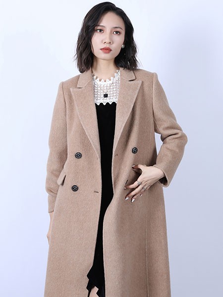 伊华欧秀女装2022秋冬季驼色大衣