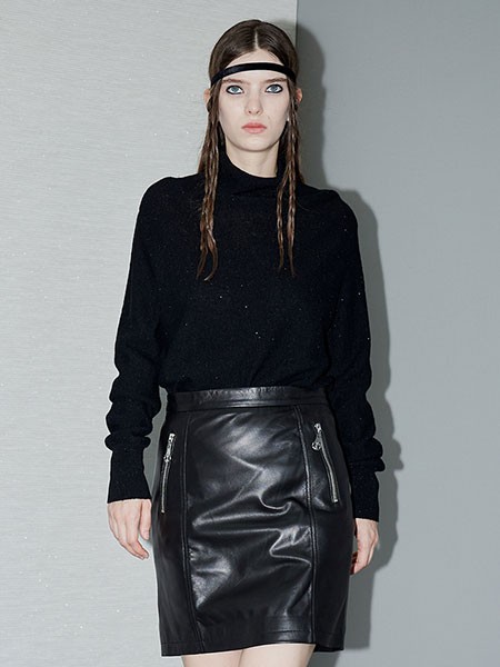 伊华欧秀女装2022秋冬季黑色包臀裙