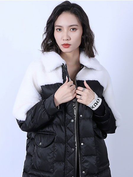 伊华欧秀女装2022秋冬季黑色棉服