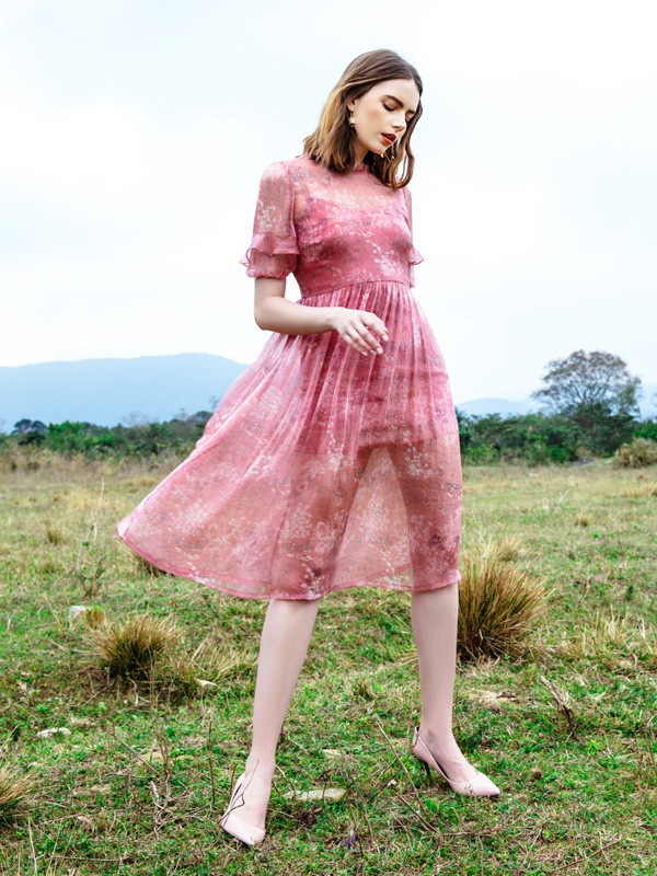 依歌2023春夏季粉色连衣裙